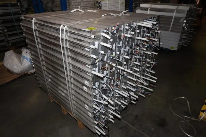 1 x Palette KEC - Linea LED - Leuchte L.: 125 cm